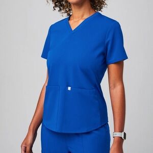 Fabletics Method 2 pocket scrub top